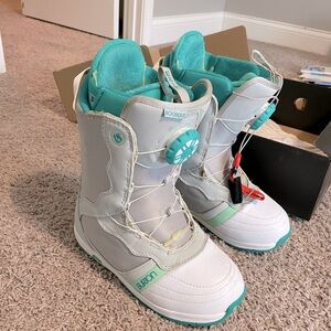 Burton Women’s NEW Snowboard Boots